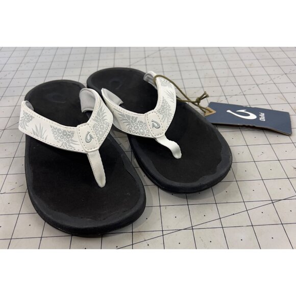 Olukai Women's 'Ohana Sandals Sz. 7 White/Black  Flip-Flops  New - Picture 1 of 7